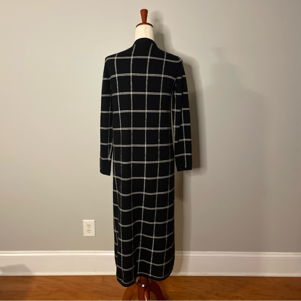 Madeline Thompson Black and white Cashmere
Plaid Patterned Midi Sweater - size M - Picture 4 of 5